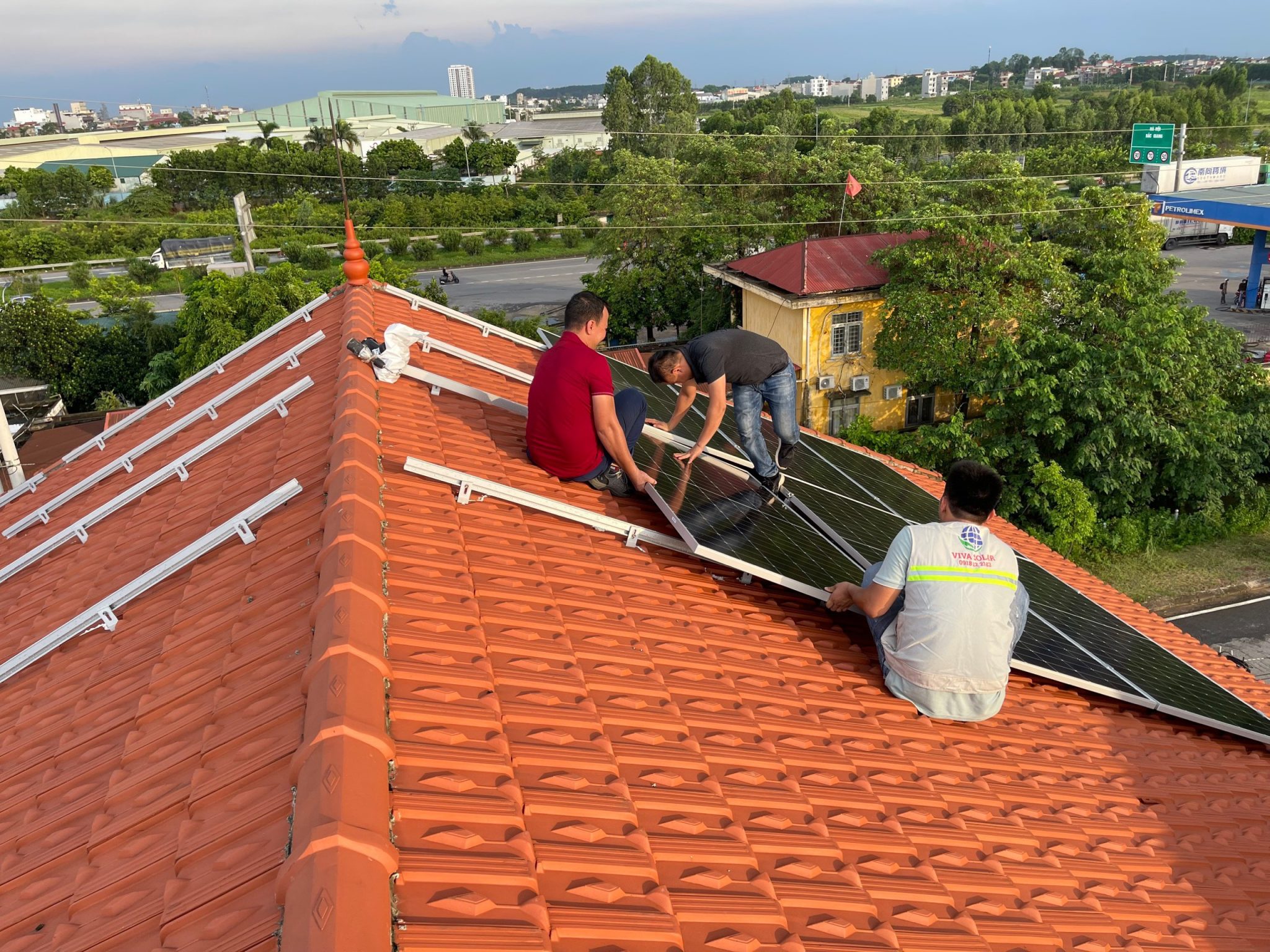 Lắp đặt điện năng lượng mặt trời - Công Ty TNHH Sản Xuất Và Thương Mại Vivaeco